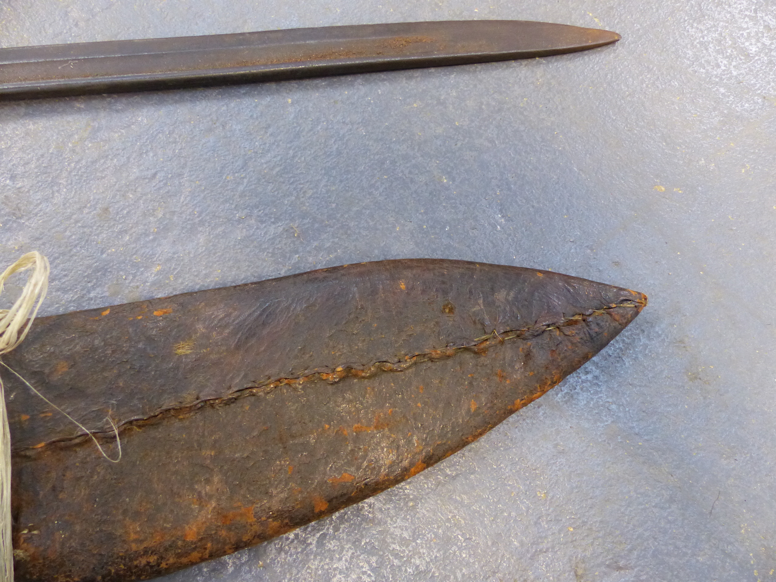 A GOOD GURKHA KUKRI KNIFE TOGETHER WITH A MILITARY BAYONET STAMPED 1917 - Image 6 of 38