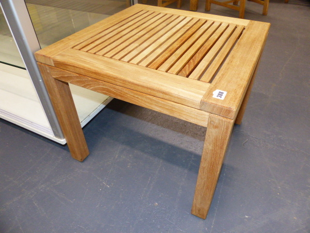 A SMALL HARDWOOD PATIO COFFEE TABLE. - Image 6 of 9