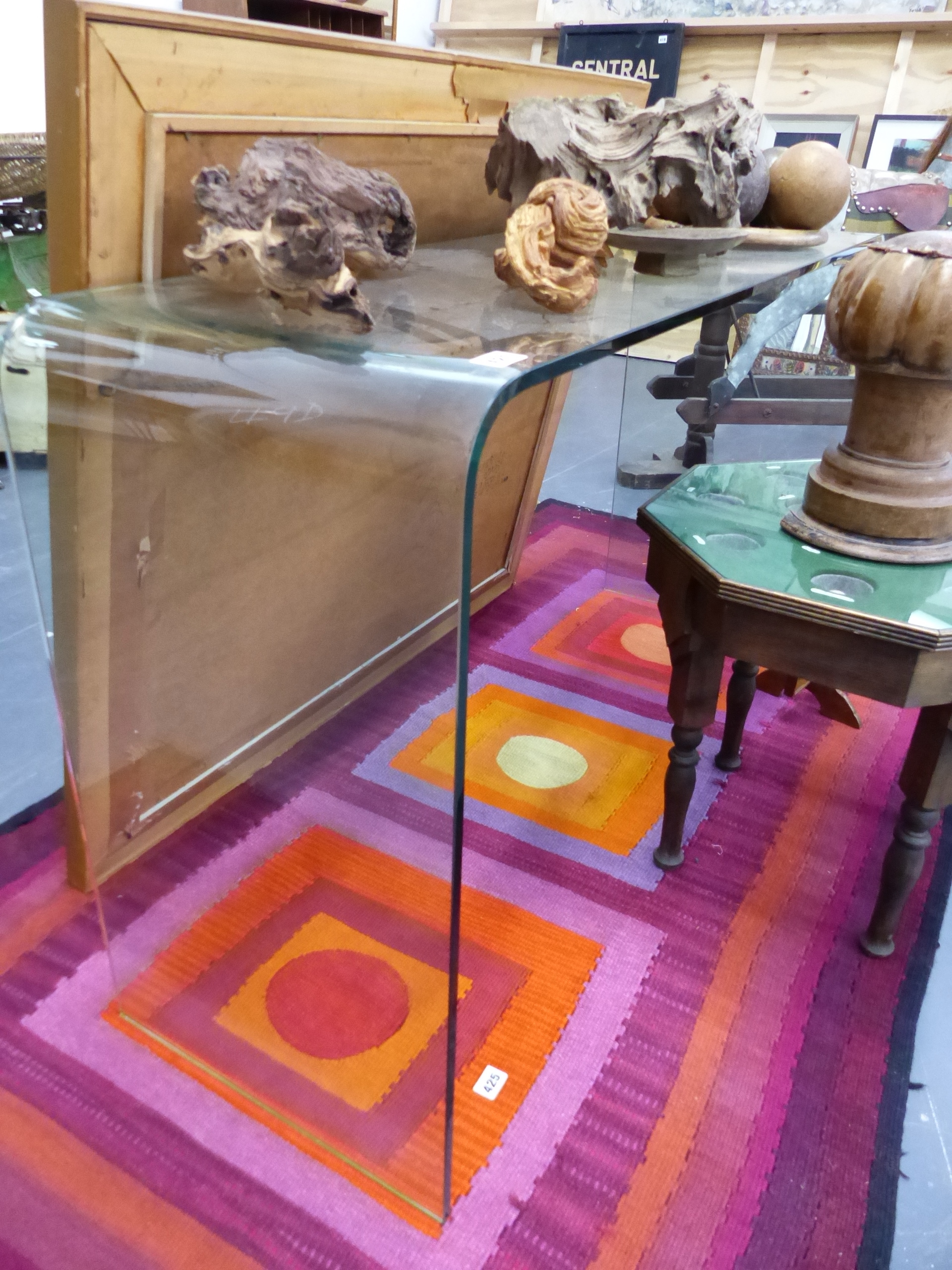 A COMTEMPORARY GLASS CONSOLE TABLE.