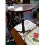 AN EARLY 19th.C.COUNTRY BURR YEW WOOD TRIPOD TABLE / CANDLESTAND. DIA.37cms.
