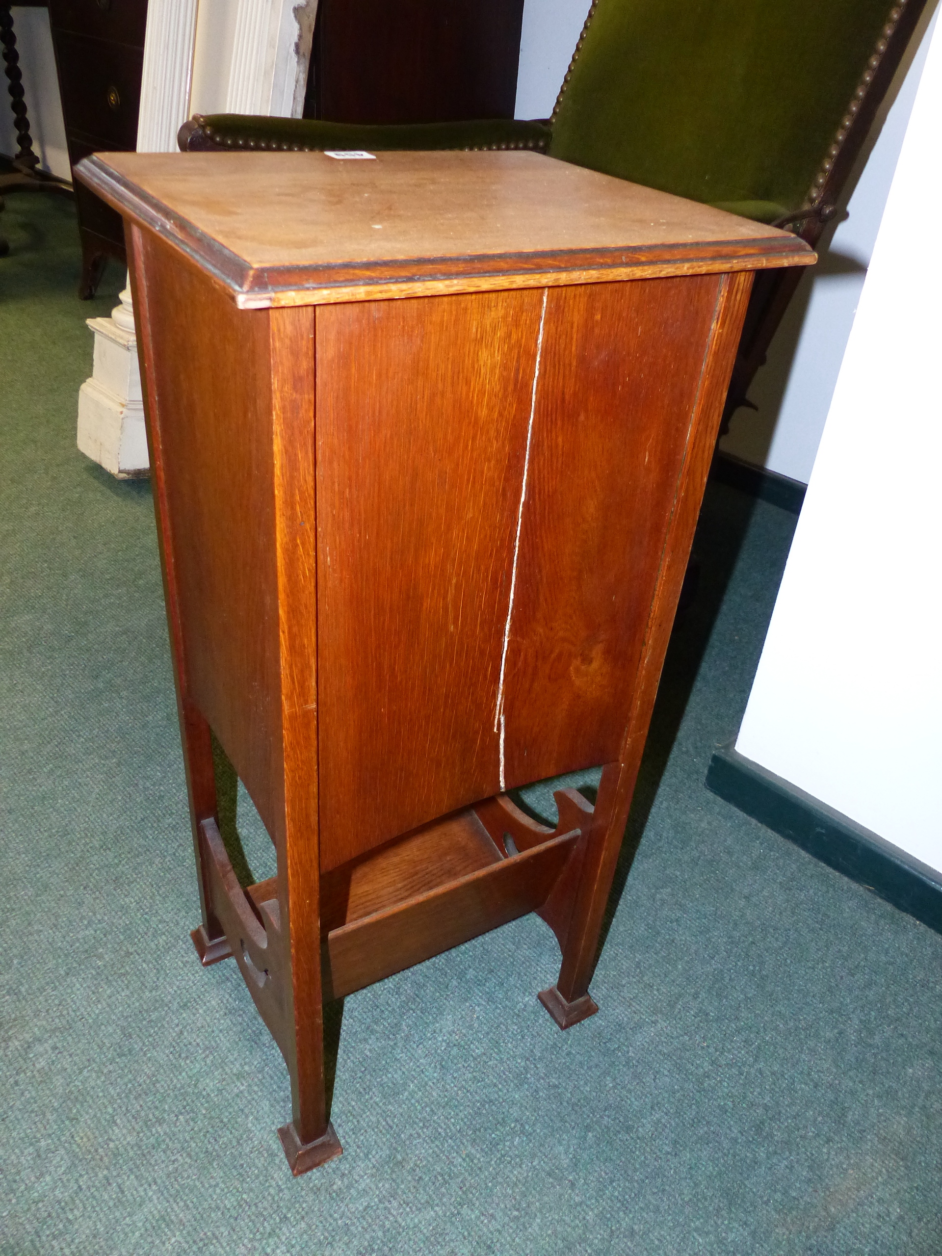 AN ARTS AND CRAFTS SMALL OAK SMOKER'S CABINET WITH BOOK TROUGH BELOW. - Image 10 of 15