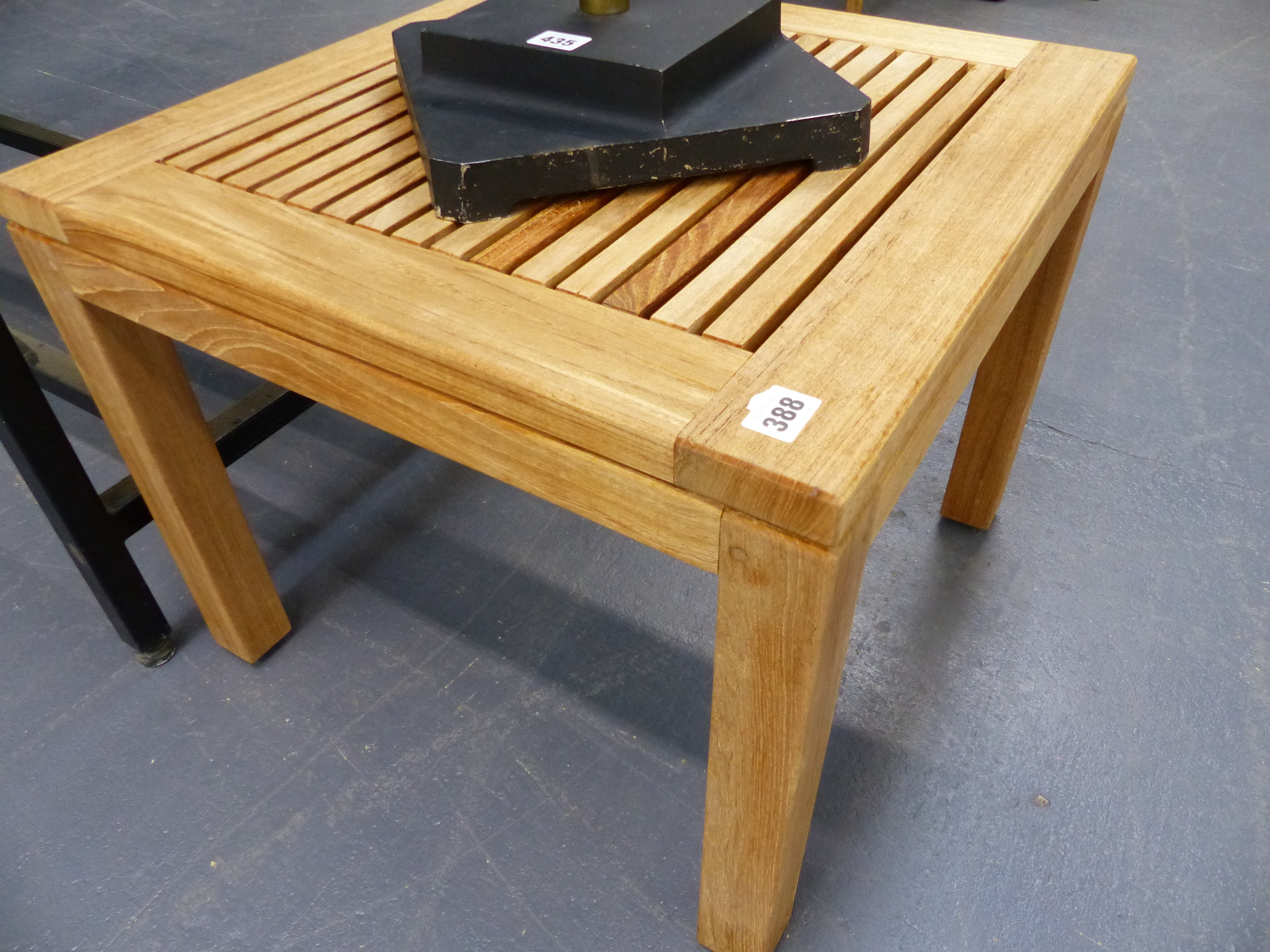 A SMALL HARDWOOD PATIO COFFEE TABLE.