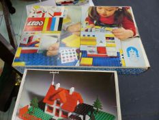A COLLECTION OF 1960'S BOXED LEGO TO INCLUDE THREE ROOM UNIT SETS, 260,261,262 AND A COTTAGE, 346