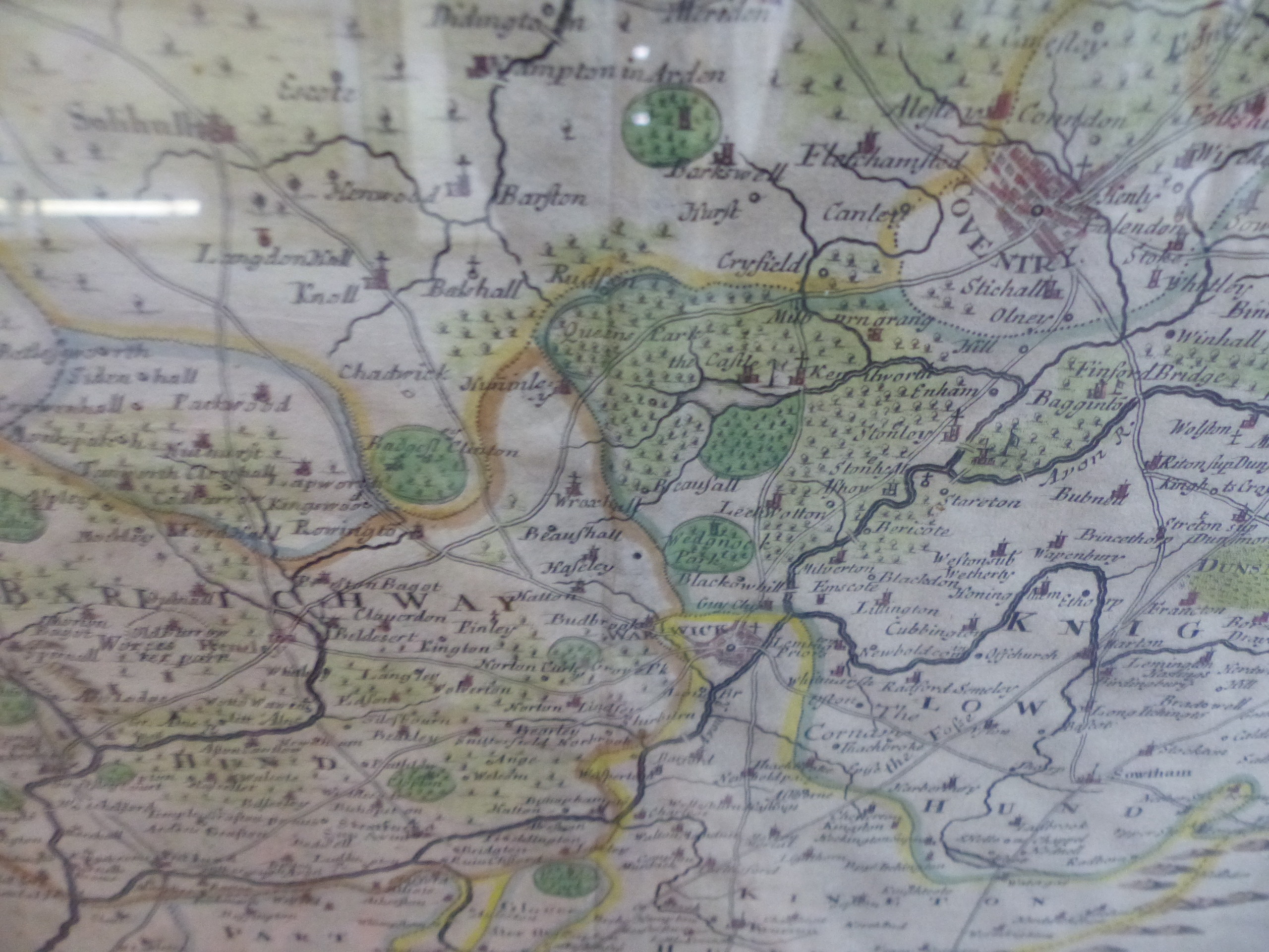 AN ANTIQUE HAND COLOURED MAP OF WARWICKSHIRE BY ROBERT MORDEN. 37 x 43cms. - Bild 4 aus 4