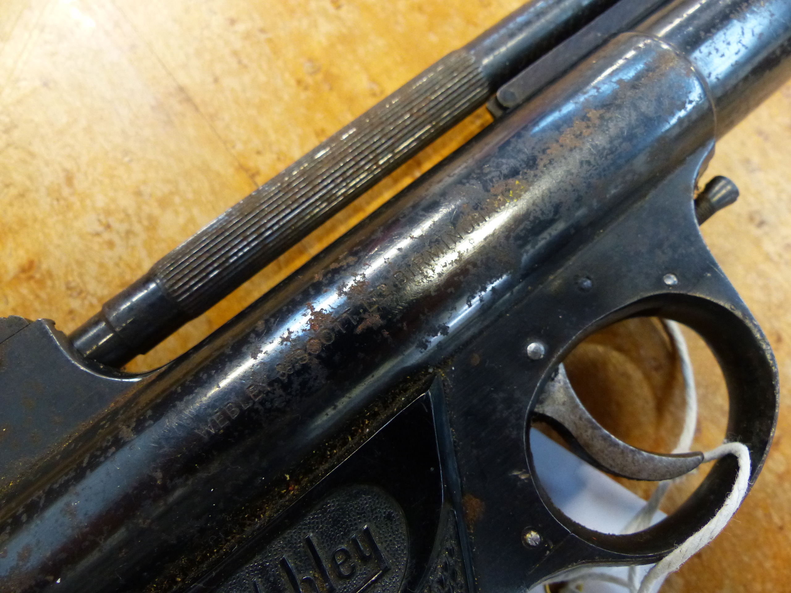 A VINTAGE WEBLEY MARK ONE AIR PISTOL - Bild 7 aus 23