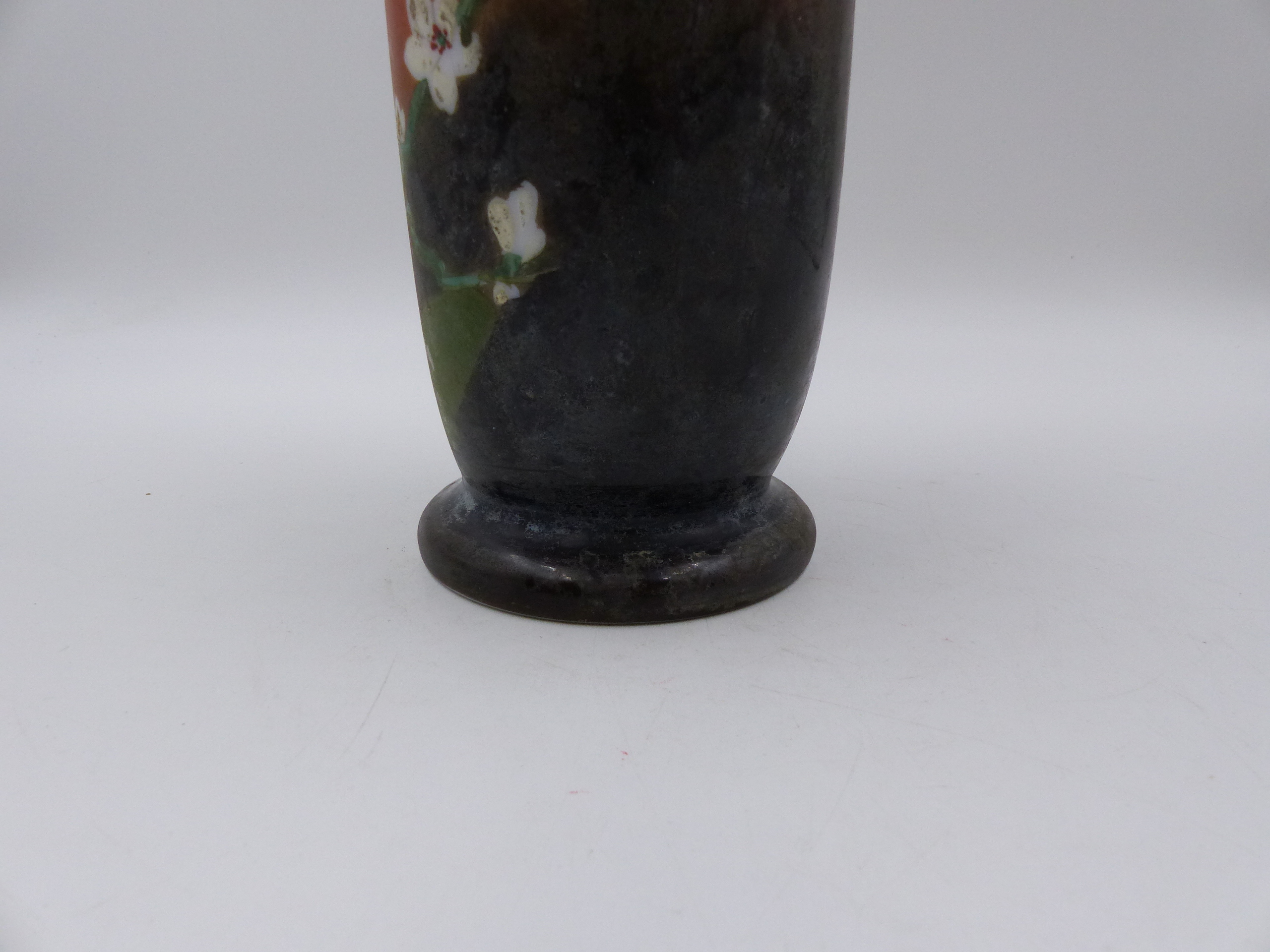 AN ANTIQUE FRENCH OPALINE VASE DECORATED IN THE ORIENTALIST MANNER. H.25cms. - Image 5 of 7