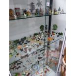 AN EXTENSIVE COLLECTION OF BRITAIN'S DIE CAST FARM ANIMALS, VEHICLES AND ACCESSORIES. APPROX. 400