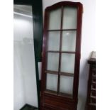 AN EDWARDIAN MAHOGANY AND GLAZED FOUR FOLD ROOM DIVIDER / SCREEN.