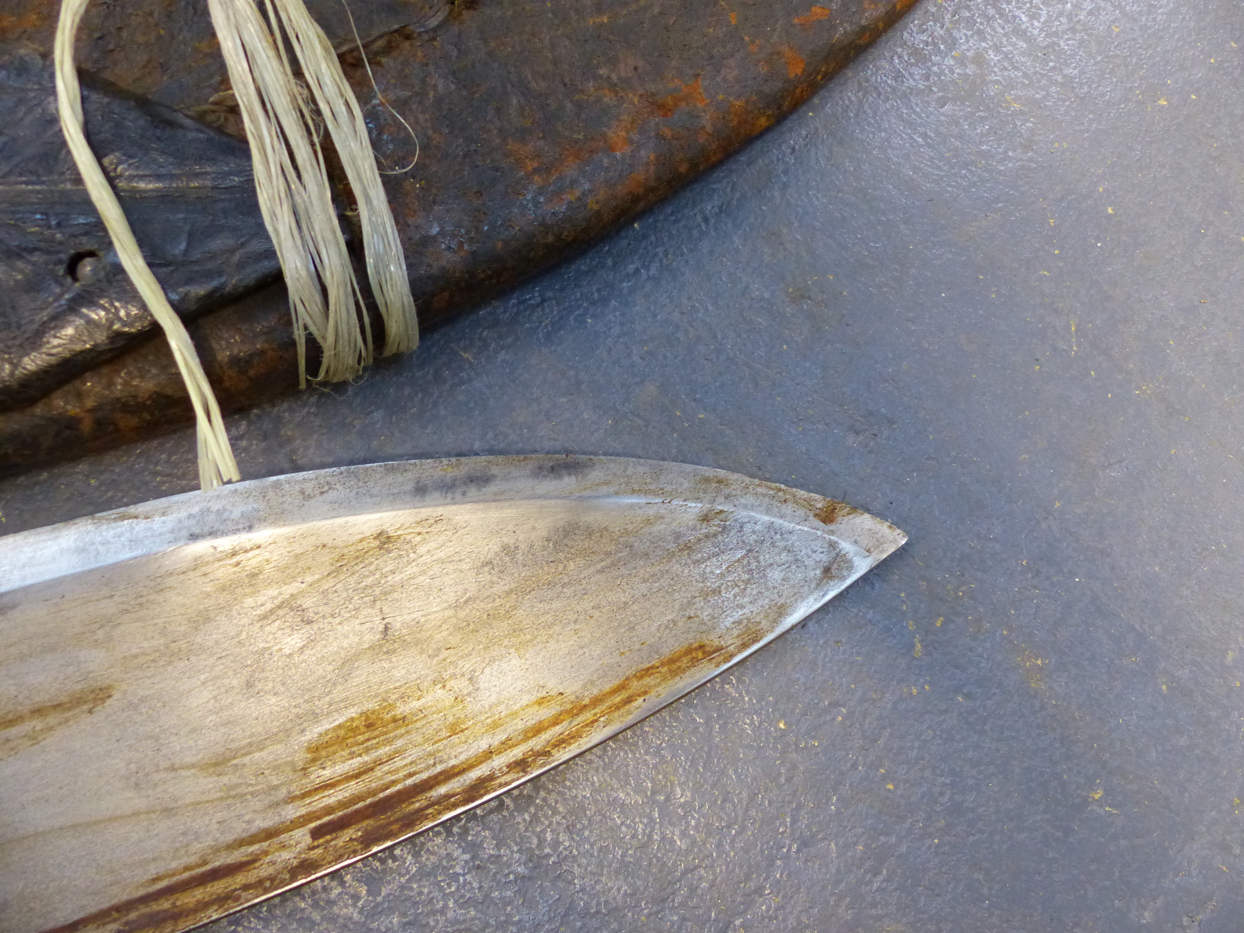 A GOOD GURKHA KUKRI KNIFE TOGETHER WITH A MILITARY BAYONET STAMPED 1917 - Image 17 of 38