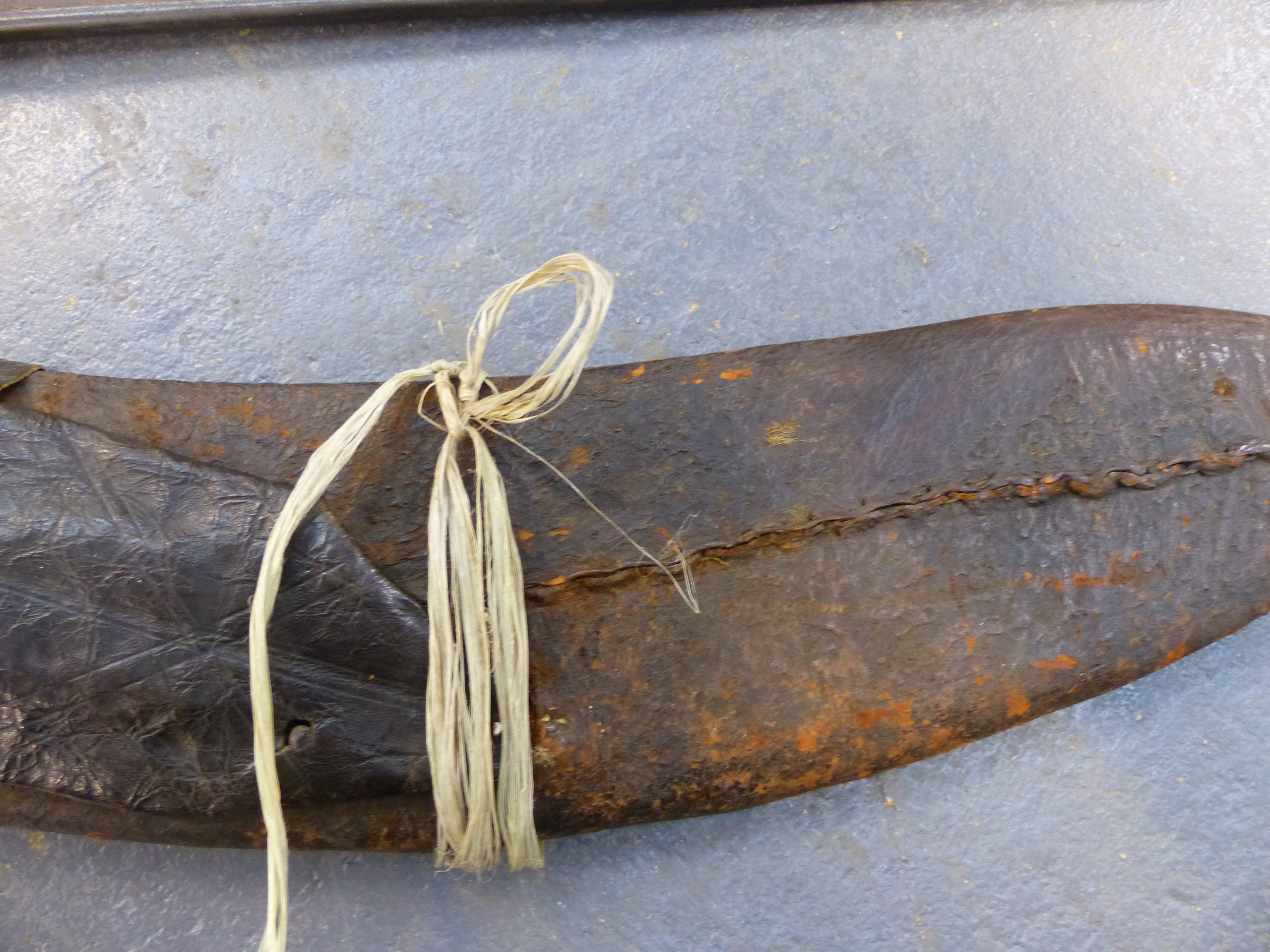 A GOOD GURKHA KUKRI KNIFE TOGETHER WITH A MILITARY BAYONET STAMPED 1917 - Image 5 of 38