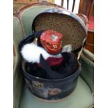 A COLLECTION OF VARIOUS VINTAGE LADIES HATS CONTAINED IN A LEATHER BOUND HAT BOX.