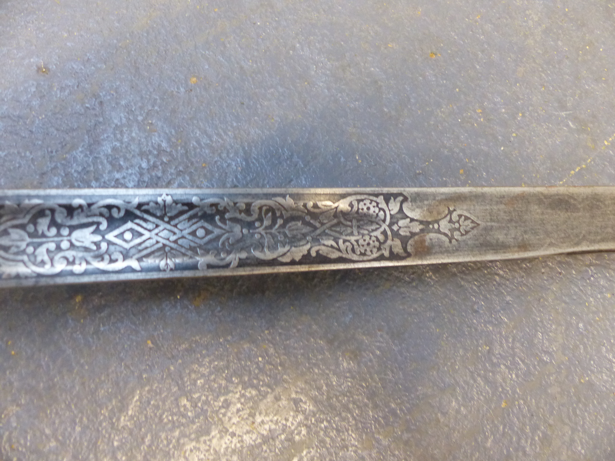 AN EARLY 20th.C. OFFICER'S SWORD WITH ETCHED STEEL BLADE BY JOHN JONES & CO. LONDON - Bild 18 aus 36