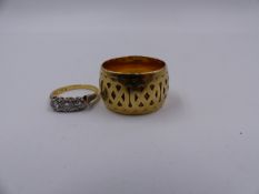 A 9ct GOLD HALLMARKED CELTIC KEEPER RING, (APPROXIMATE WEIGHT 20grms) TOGETHER WITH AN 18ct AND PLAT