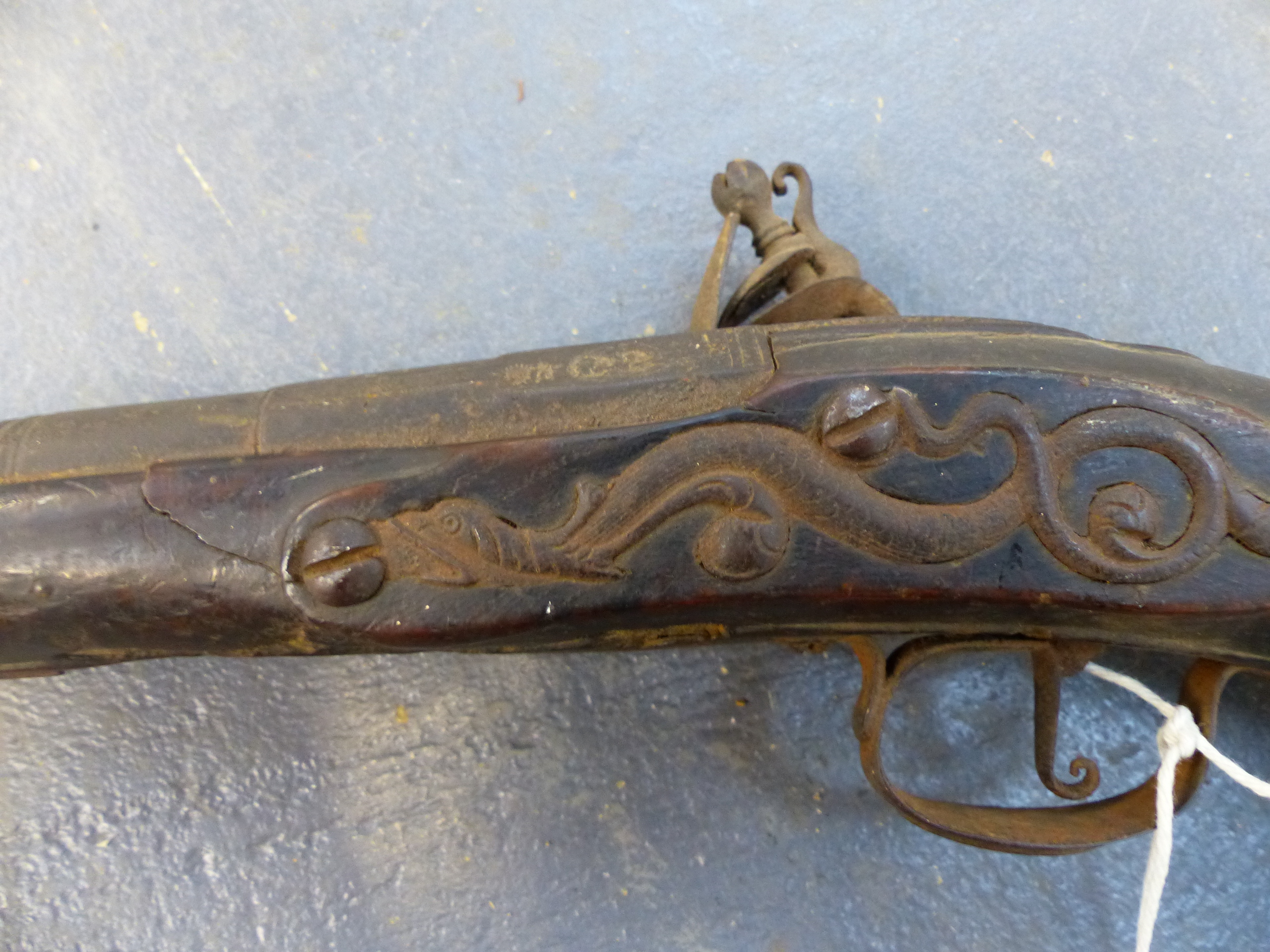 AN 18th. C. FLINTLOCK HOLSTER PISTOL. THE LOCK SIGNED NICHOLSON - Bild 16 aus 38