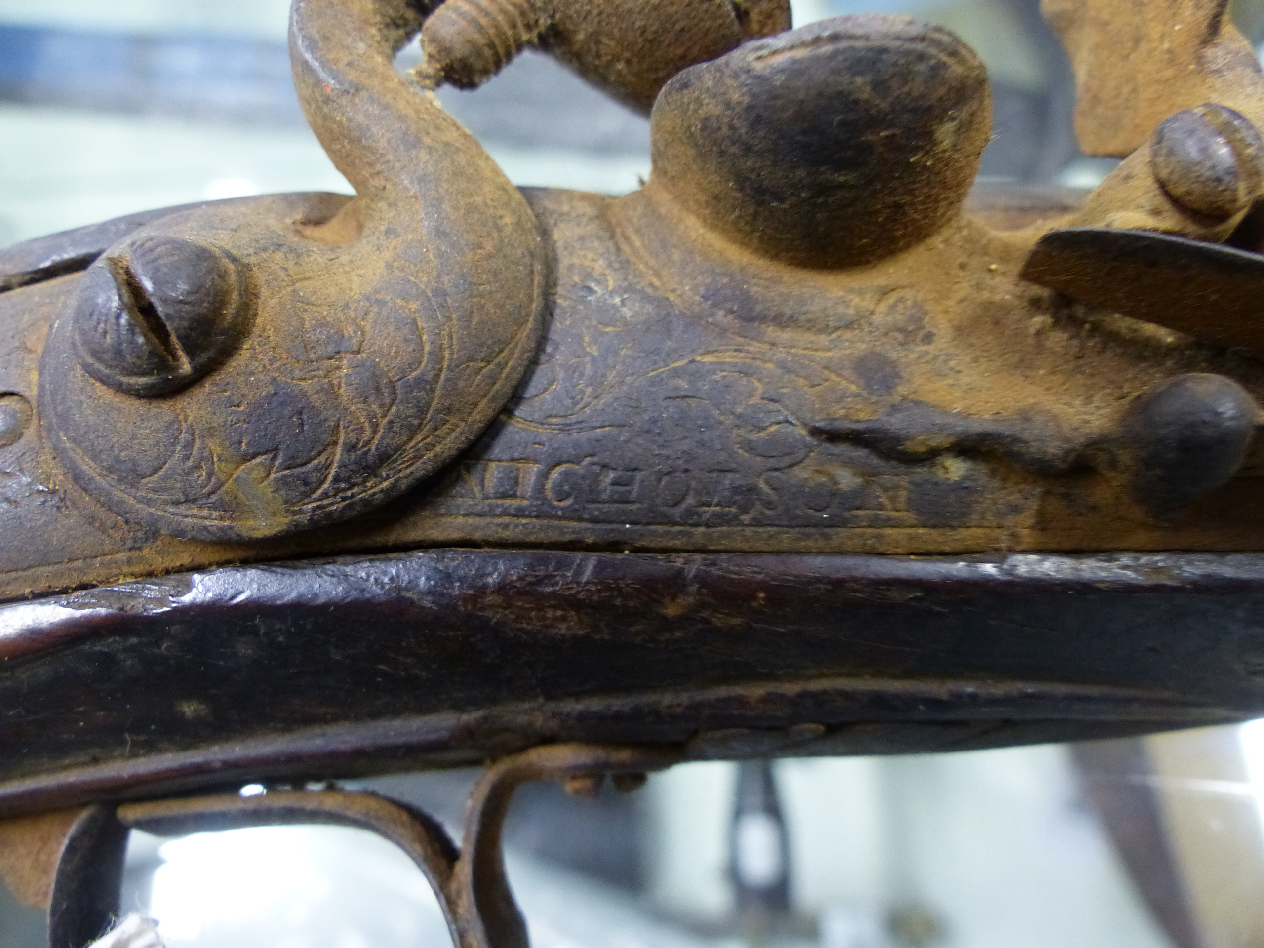 AN 18th. C. FLINTLOCK HOLSTER PISTOL. THE LOCK SIGNED NICHOLSON - Bild 32 aus 38