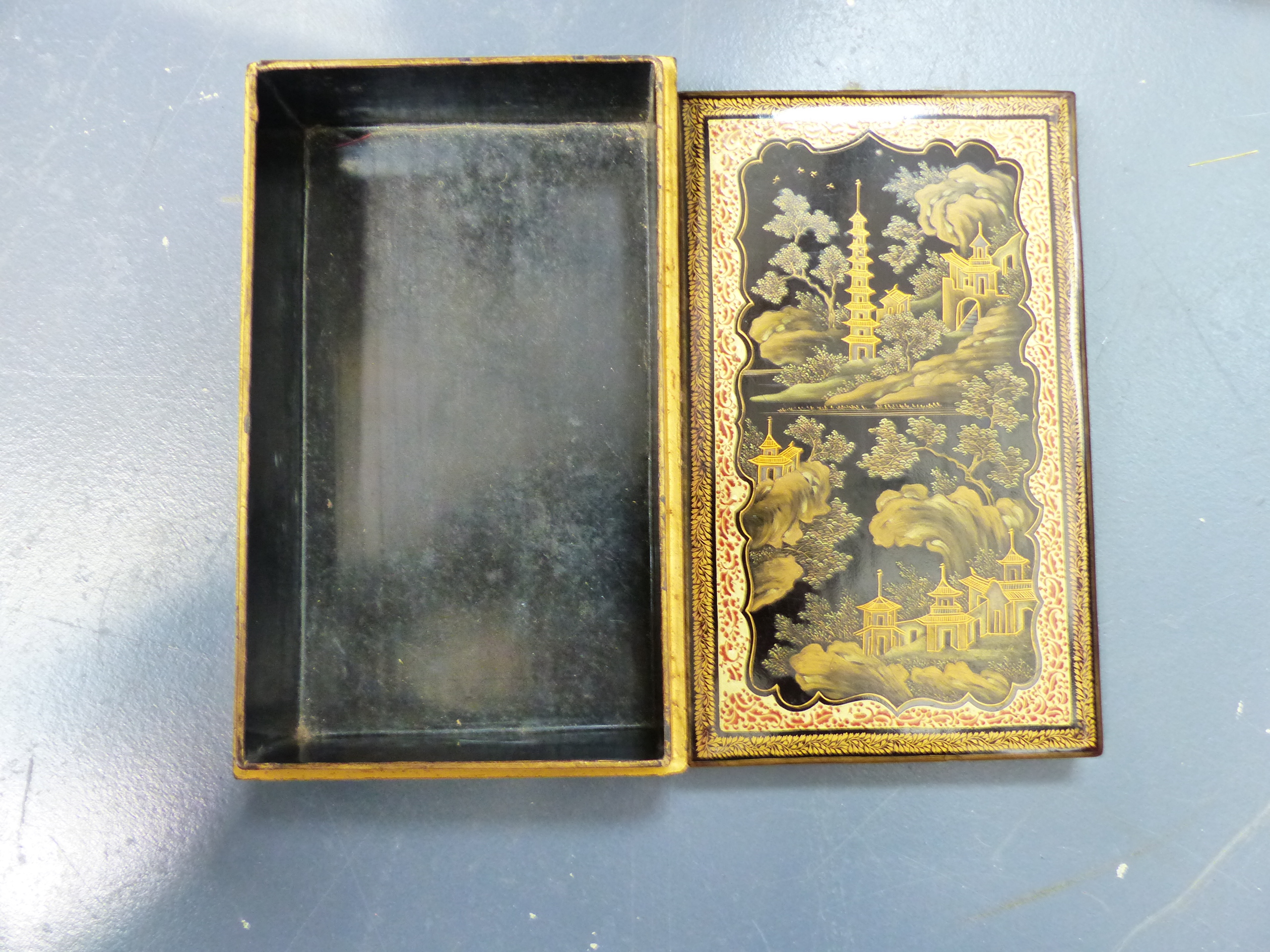 AN UNUSUALLY COMPLETE CHINESE EXPORT BLACK LACQUER GAMES BOX WITH INTERIOR TRAYS AND COVERED - Image 25 of 28