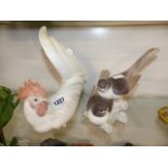TWO LLADRO FIGURES OF BIRDS, A COCKEREL AND A PAIR OF BUNTINGS. H. LARGEST 22cms.