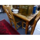 AN OAK EXTENDING KITCHEN TABLE AND FOUR CHAIRS.