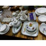 A QTY OF WORCESTER DINNERWARE, GASSWARE,ETC.