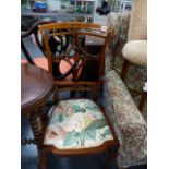 AN EDWARDIAN INLAID SIDE CHAIR.