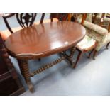 AN ANTIQUE OVAL OCCASIONAL TABLE.