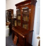 AN EARLY VICTORIAN MAHOGANY GLAZED BOOKCASE.