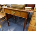 A SMALL GEORGIAN OAK SIDE TABLE.