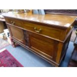 A GOOD QUALITY MAHOGANY SIDEBOARD.