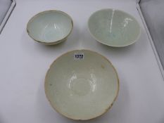 THREE EARLY CHINESE CELADON GLAZE BOWLS, TWO WITH INCISED DECORATION WITH BESPOKE CASE. LARGEST Dia.