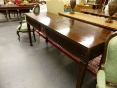 A GOOD QUALITY EARLY 20th.C. CARVED MAHOGANY GEO.III STYLE SIDE TABLE OR SERVER WITH TWO APRON