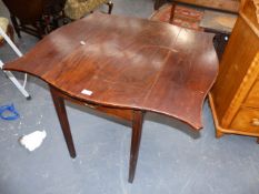 A LATE GEORGIAN MAHOGANY PEMBROKE TABLE WITH SHAPED TOP. 90 x 87 x H.70cms.