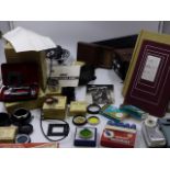 A FRANKE & HEIDECKE ROLLEICORD CAMERA IN ORIGINAL BOX AND COMPLETE WITH VARIOUS ACCESSORIES AND