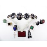 A BROAD SELECTION OF VINTAGE JEWELLERY TO INCLUDE BULLS EYE AGATE EXAMPLES , A CHINESE IMPORT