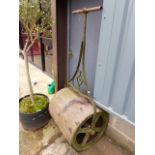 A LARGE VICTORIAN CAST IRON GARDEN ROLLER.