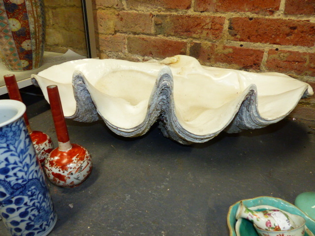 A LARGE GIANT CLAM SHELL. W.68cms. - Image 2 of 4