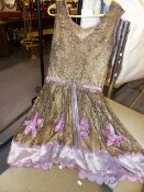 A SMALL SELECTION OF VINTAGE DRESSES, ROBES, A PATCHWORK QUILT AND OTHER TEXTILES.