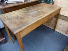 AN ANTIQUE PINE SMALL TABLE. W.114cms.