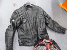 A TWO PIECE SET OF MOTORCYCLE LEATHERS BY AKITO, UK SIZE 42.