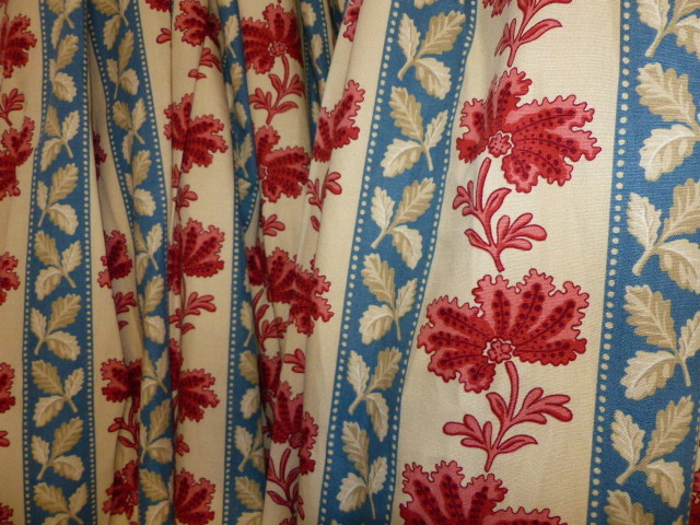 TWO PAIRS OF BESPOKE STRIPED LEAF PATTERN LINED AND INTERLINED DRAPES/CURTAINS WITH ASSOCIATED