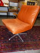 A GOOD QUALITY MID CENTURY ALLOY BASED LEATHER UPHOLSTERED SWIVEL CHAIR.