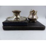 A SIILVER HALLMARKED CAPSTAN INKWELL DATED 1910, TOGETHER WITH A CASED SET OF KINGS PATTERN KNIVES