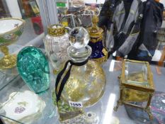 A FRENCH GLOBULAR SCENT BOTTLE WITH GILDED DESIGNS. H.20cms. A BRASS MOUNTED GLASS CASKET. 11 x