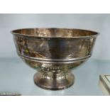 A SILVER HALLMARKED ROSE BOWL STAMPED UNDERSIDE 52453, WALKER & HALL SHEFFIELD, 76. DATED 1920.