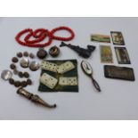 A SELECTION OF JEWELLERY TO INCLUDE A WHITE METAL JEWISH JUDAICA ARTICULATED FISH FORM BESAMIM (