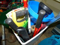 A QTY OF VARIOUS GARDEN TOOLS.