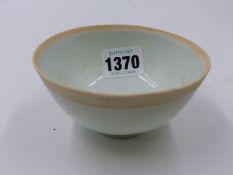 AN EARLY CHINESE CELADON TEA BOWL WITH INCISED DECORATION. H.5cms.
