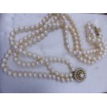 A THREE ROW CULTURED PEARL COLLAR WITH A LARGE AND ORNATE 9ct STAMPED CLASP, THE LONGEST STRAND