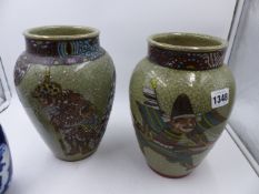 A PAIR OF JAPANESE BALUSTER FORM CRACKLE GLAZED VASES DECORATED WITH SAMURAI WARRIORS (H.25cms.)