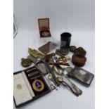 A VARIETY OF COLLECTABLE'S TO INCLUDE A CASED 9ct GOLD MASONIC MIDDLESEX MEDAL AND A 9ct GOLD