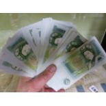 A GOOD COLLECTION OF VINTAGE UK BANK NOTES TO INCLUDE D.H.F.SOMERSET £1, APPROX.£165, MOST IN